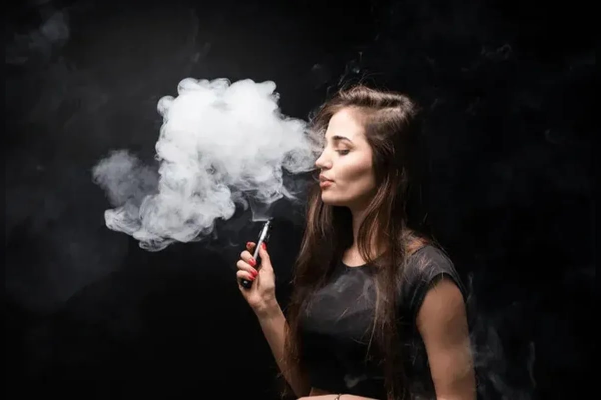 Vaping negli adolescenti, Simri mette in guardia: dipendenza da nicotina mascherata