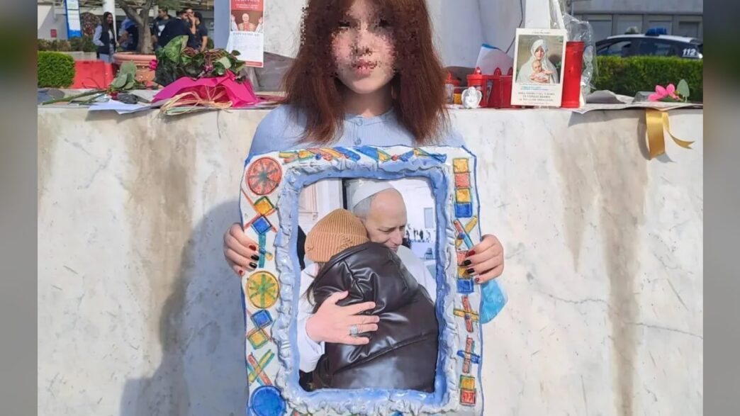 Varvara, 13 anni, gioia per le dimissioni di Papa Leone XIV dal Gemelli: «Voglio ricambiare l’abbraccio»