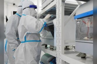 Peste polmonare: sintomi rapidi, contagio per via aerea e mortalità più alta