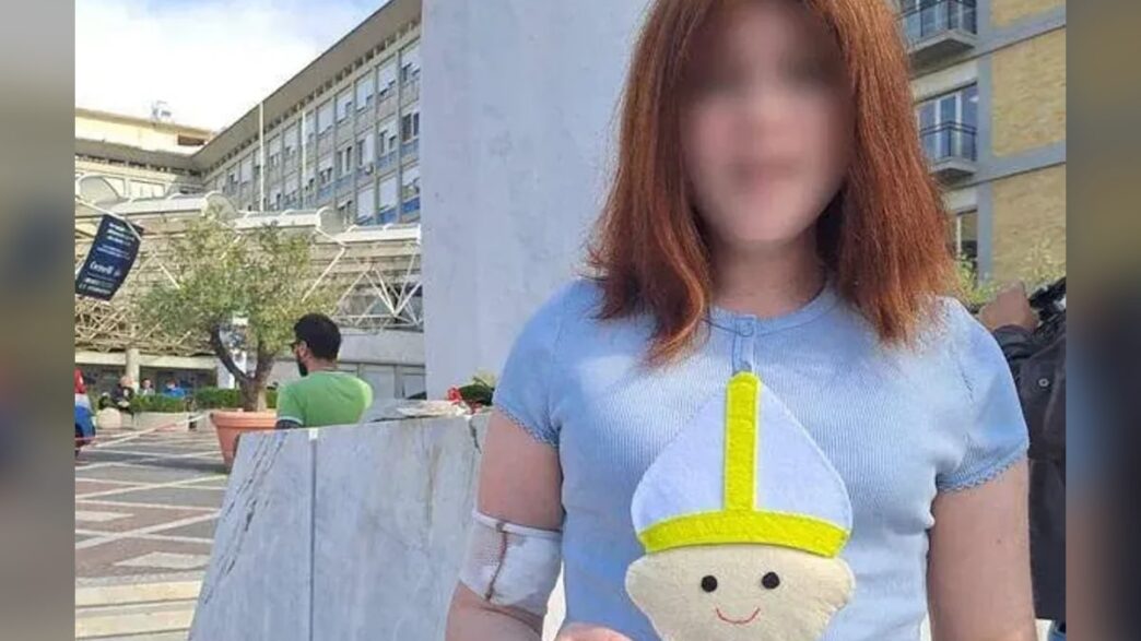 Varvara, 13 anni, dona a Papa Leone XIV un Papa di pannolenci: “Lo proteggerà dalla malattia”