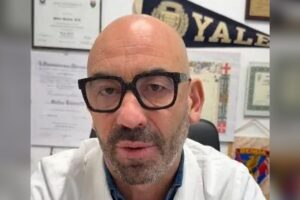 Influenza, Bassetti: “Insultato perché mi sono vaccinato” e monito ai politici